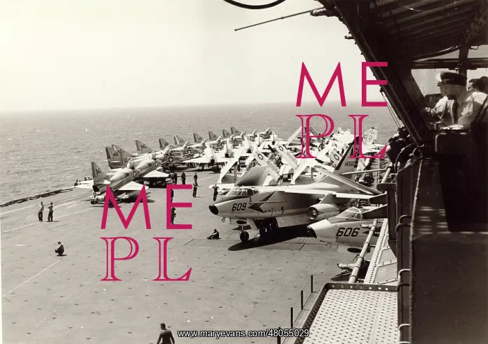 : Aircraft on the deck of the USS Independence : Aircraft on the deck of the USS Independence