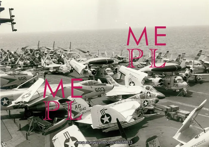 : Aircraft on the deck of the USS Independence : Aircraft on the deck of the USS Independence