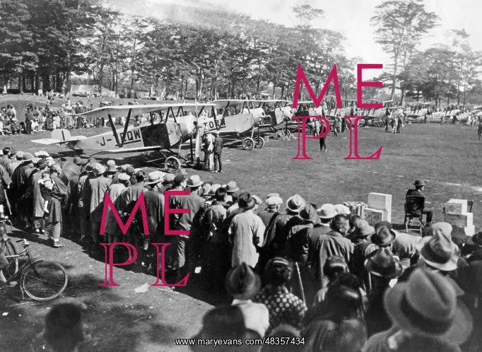 : Aircraft in Yoyogi Park, 1927 : Aircraft in Yoyogi Park, 1927