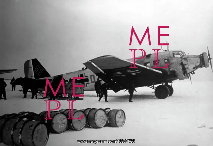 : Airlift in Demjansk, 1942 : Airlift in Demjansk, 1942