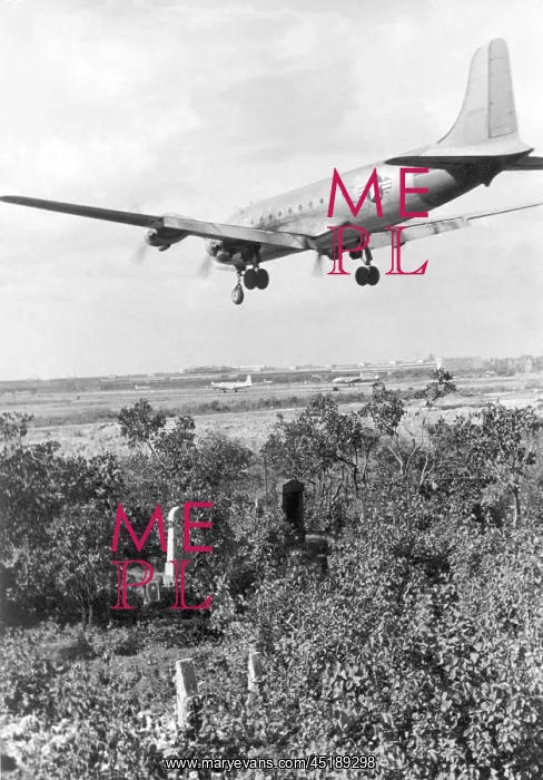 : Airlift for the supply of West Berlin : Airlift for the supply of West Berlin