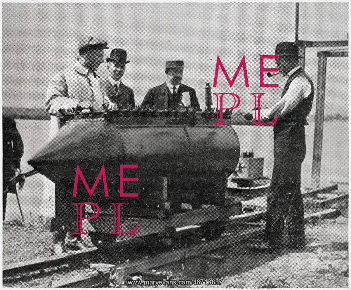 : Airship and submarine controlled by wireless telegraphy 1910 : Airship and submarine controlled by wireless telegraphy 1910
