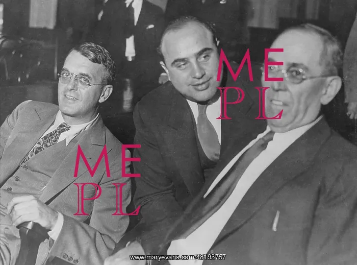 : Al Capone between two lawyers : Al Capone between two lawyers