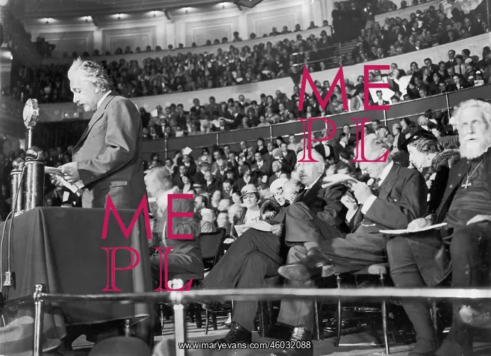 : Albert Einstein : Albert Einstein