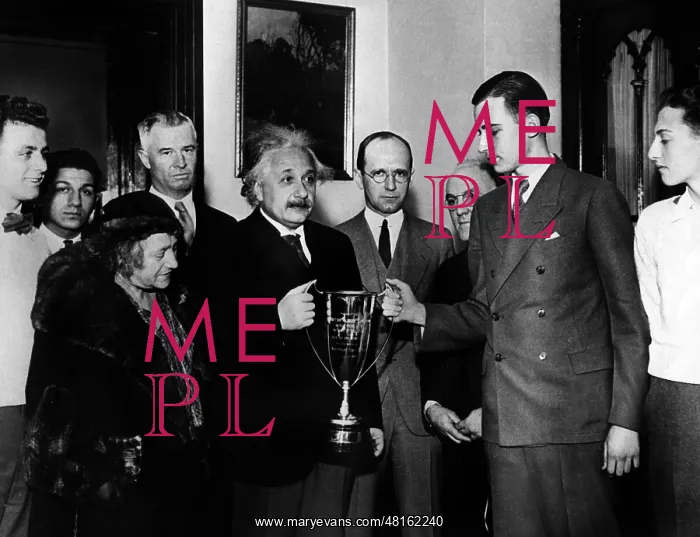 : Albert Einstein : Albert Einstein