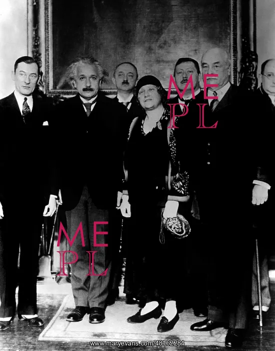 : Albert Einstein : Albert Einstein