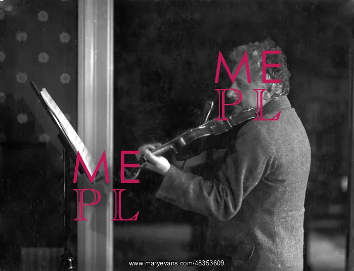 : Albert Einstein : Albert Einstein