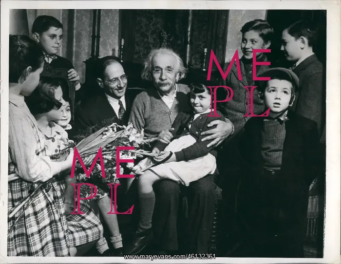 : Albert Einstein, German theoretical physicist, with children : Albert Einstein, German theoretical physicist, with children