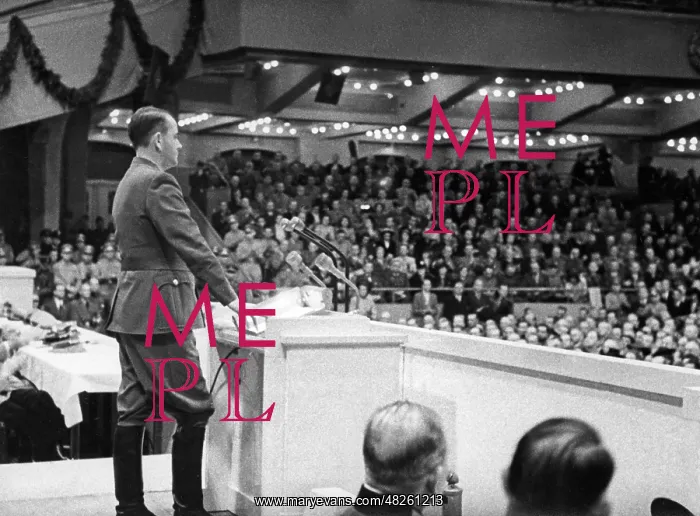 : Albert Speer in the Sportpalast, 1943 : Albert Speer in the Sportpalast, 1943
