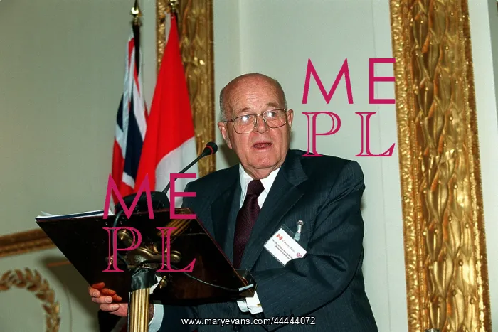 : Alberto Benavides De La