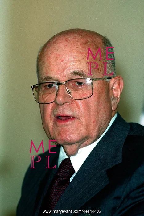  : Alberto Benavides De La