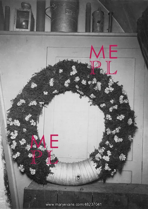 : An alcohol container camouflaged as a wreath in Paris, 1911 : An alcohol container camouflaged as a wreath in Paris, 1911