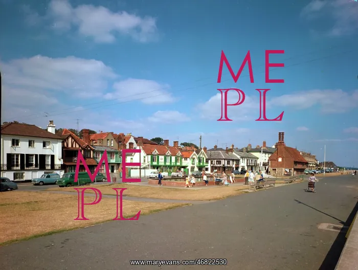 : Aldeburgh - The Parade and Moot Hall : Aldeburgh - The Parade and Moot Hall