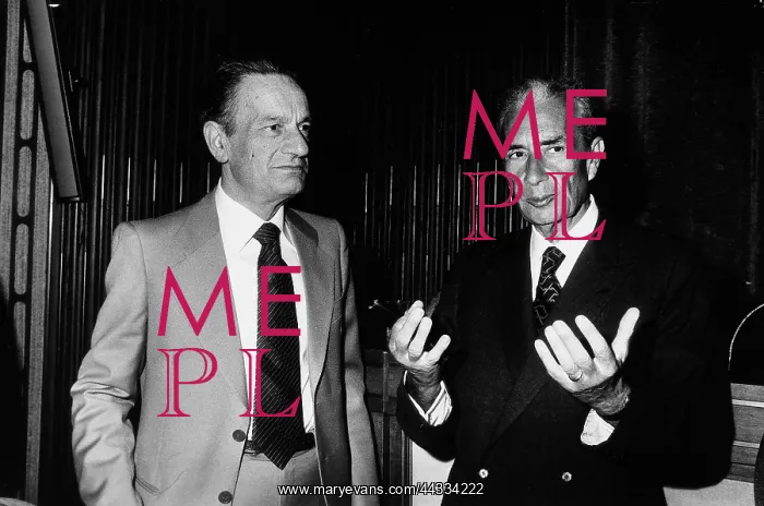 : Aldo Moro together with Benigno Zaccagnini portrayed while having a conversation : Aldo Moro together with Benigno Zaccagnini portrayed while having a conversation