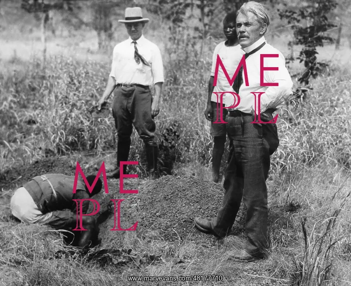 : Ales Hrdlicka at excavations, 1925 : Ales Hrdlicka at excavations, 1925