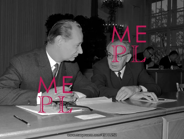 : Alexander Dubcek - Gustav Husak : Alexander Dubcek - Gustav Husak