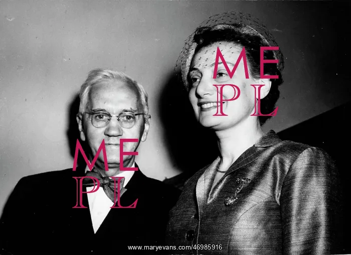 : Alexander Fleming, biologist and pharmacologist, with wife : Alexander Fleming, biologist and pharmacologist, with wife