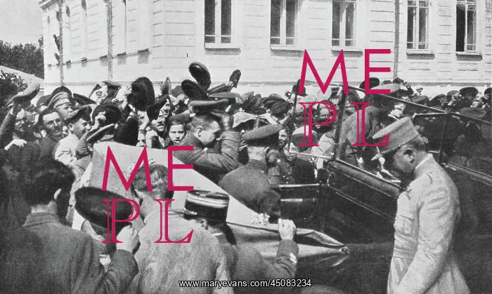 : Alexander Kerensky with troops, First World War, photograph : Alexander Kerensky with troops, First World War, photograph