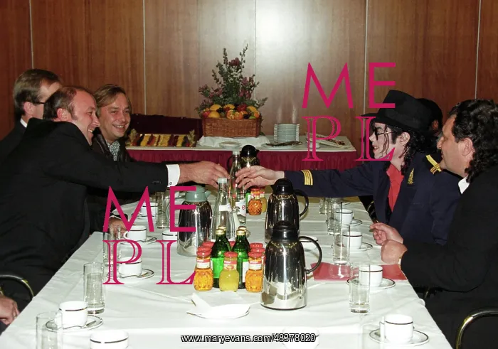 : Alexander Korzhakov meets with Michael Jackson, 1996 : Alexander Korzhakov meets with Michael Jackson, 1996