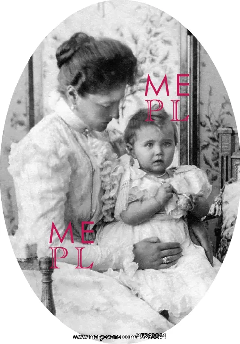 : Alexandra with her third daughter, Princess Maria : Alexandra with her third daughter, Princess Maria