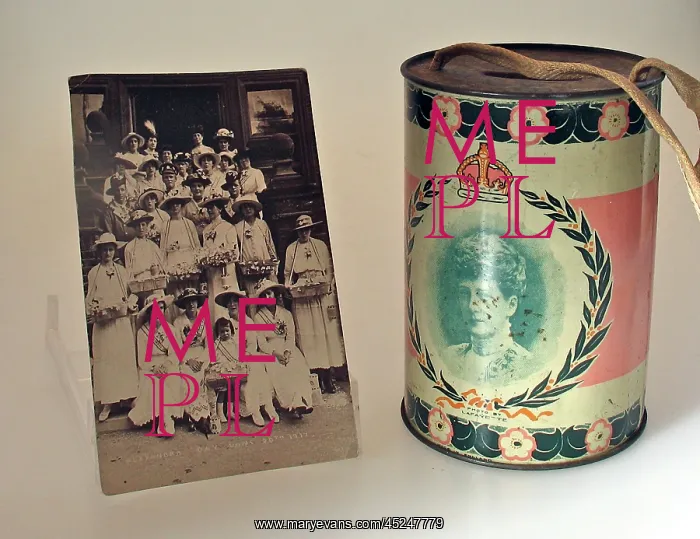 : Alexandra Day Collecting Box : Alexandra Day Collecting Box