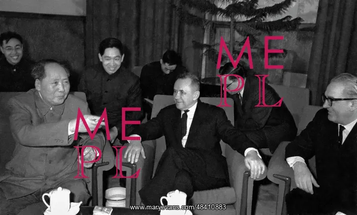 : Alexei Kosygin talking to Mao Zedong, 1965 : Alexei Kosygin talking to Mao Zedong, 1965