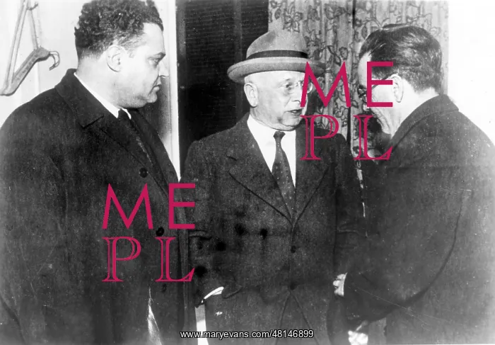 : Alexis Carrel, speaking to journalists, 1941 : Alexis Carrel, speaking to journalists, 1941