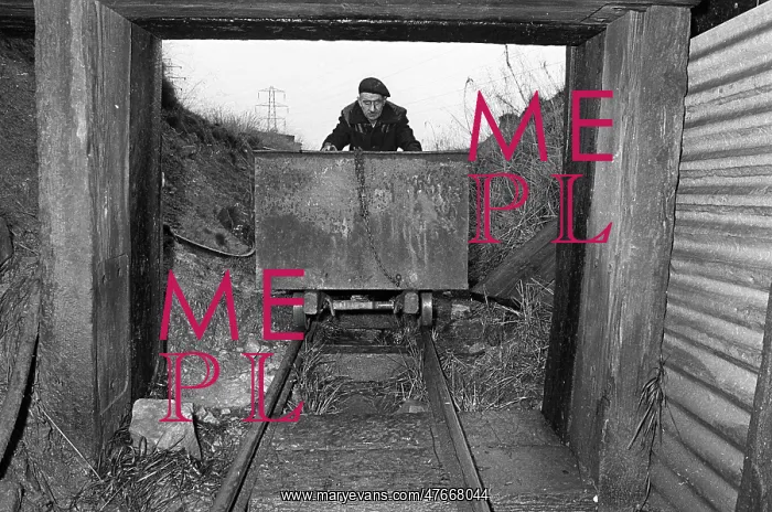 : Alfred Gee, one-man coal mine, Cheshire - 5 : Alfred Gee, one-man coal mine, Cheshire - 5