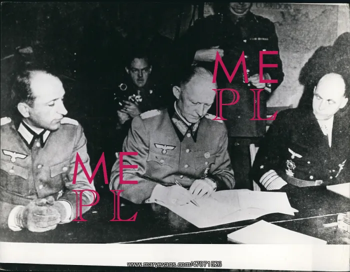 : Alfred Jodl signs surrender document to end WW2 : Alfred Jodl signs surrender document to end WW2