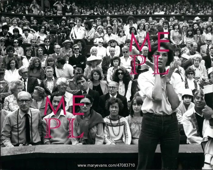 : Ali MacGraw in filming of Players at Wimbledon : Ali MacGraw in filming of Players at Wimbledon