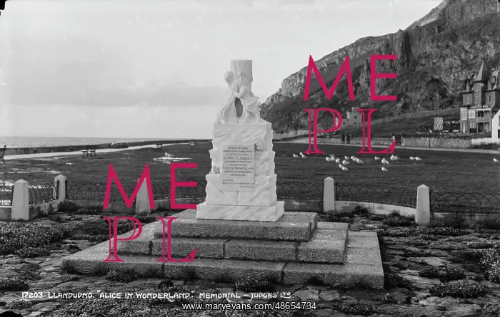: Alice in Wonderland Memorial : Alice in Wonderland Memorial