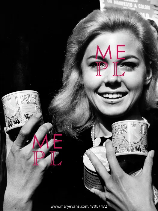 : Alicia Brandet : Alicia Brandet