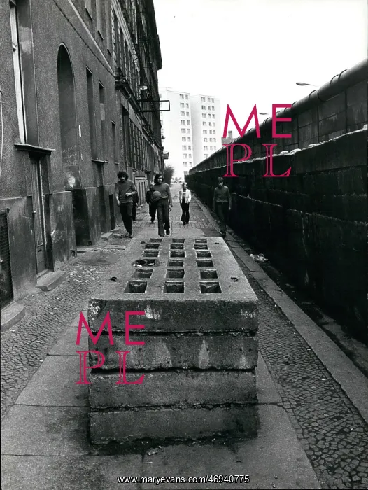 : Alleyway with group of boys : Alleyway with group of boys