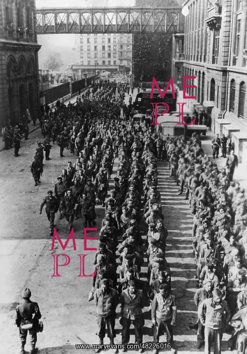 : Allied prisoners of war in Paris, 1944 : Allied prisoners of war in Paris, 1944