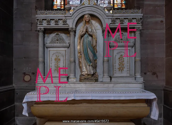 : Altar, Cathedrale Saint-Christophe, Belfort, France : Altar, Cathedrale Saint-Christophe, Belfort, France