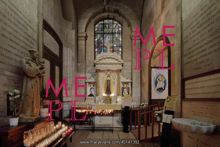 : Altar of Sainte-Therese-de-l'Enfant-Jesus : Altar of Sainte-Therese-de-l'Enfant-Jesus