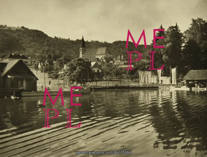 : Altmunster. View from the lake to the shore : Altmunster. View from the lake to the shore