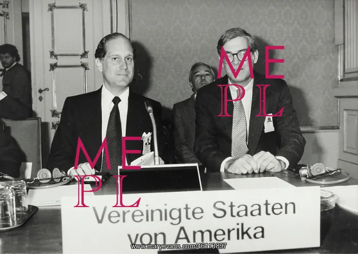 : UN Ambassador Ronald Lauder (left) and Warren Zimmermann : UN Ambassador Ronald Lauder (left) and Warren Zimmermann
