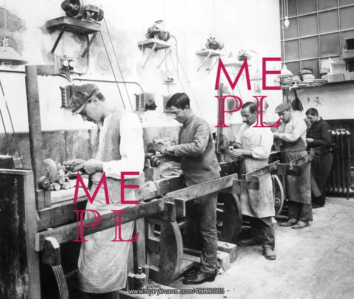 : Amber workshop in East Prussia, 1913 : Amber workshop in East Prussia, 1913