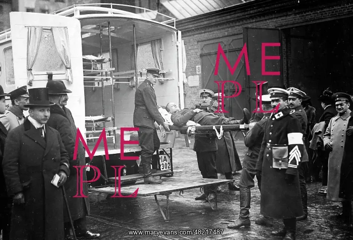 : Ambulance transport of the German Red cross, 1915 : Ambulance transport of the German Red cross, 1915