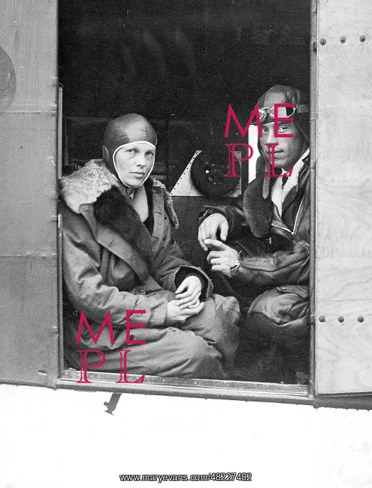 : Amelia Earhardt with the pilot Shultz : Amelia Earhardt with the pilot Shultz