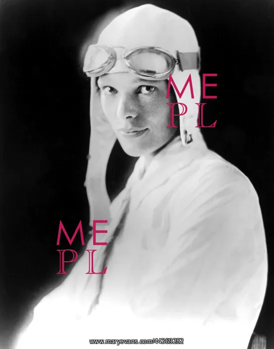 : Amelia Earhart : Amelia Earhart