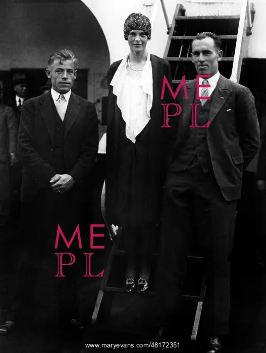: Amelia Earhart : Amelia Earhart