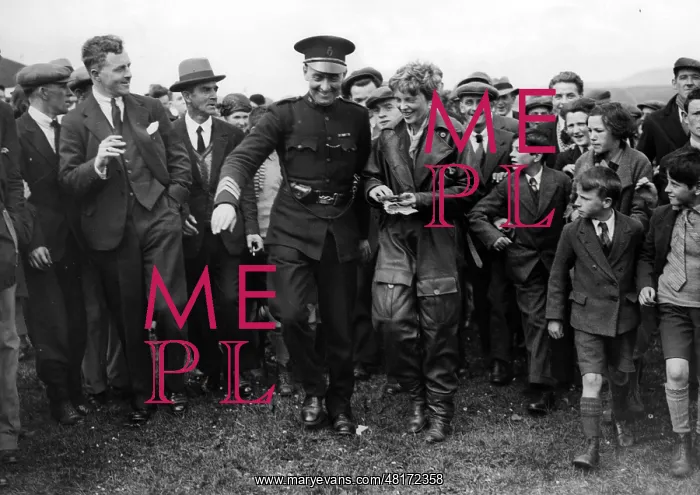: Amelia Earhart : Amelia Earhart