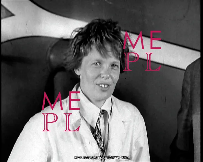 : Amelia Earhart Giving a Speech : Amelia Earhart Giving a Speech