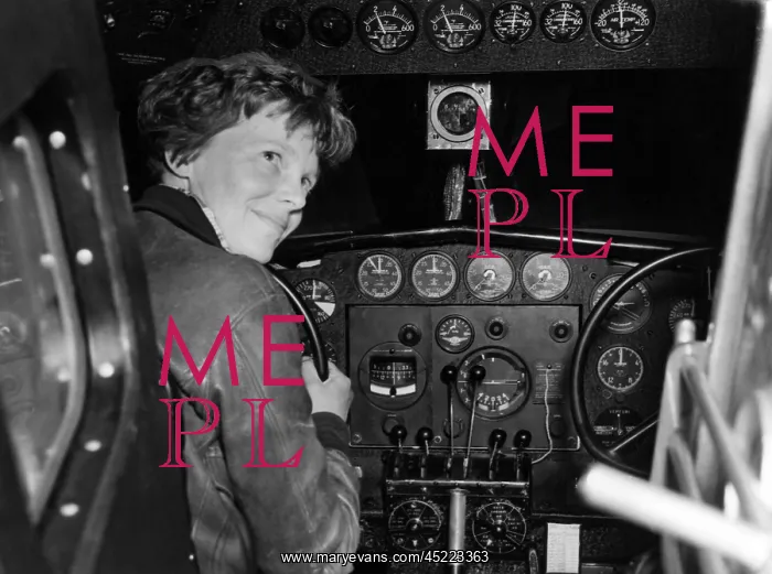 : Amelia Earhart in her Lockheed L-10E Electra ? : Amelia Earhart in her Lockheed L-10E Electra ?