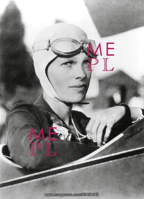 : Amelia Earhart, record breaking women aviator : Amelia Earhart, record breaking women aviator