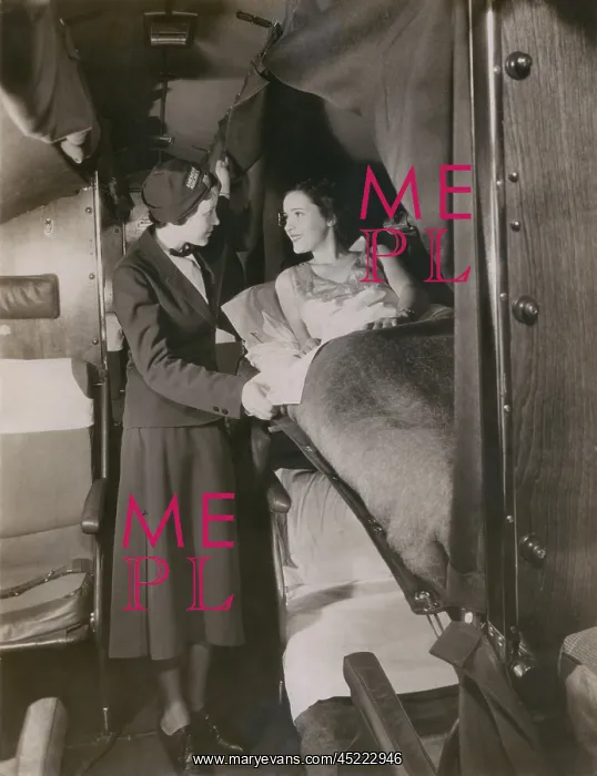 : American Airlines stewardess with a passenger ? : American Airlines stewardess with a passenger ?