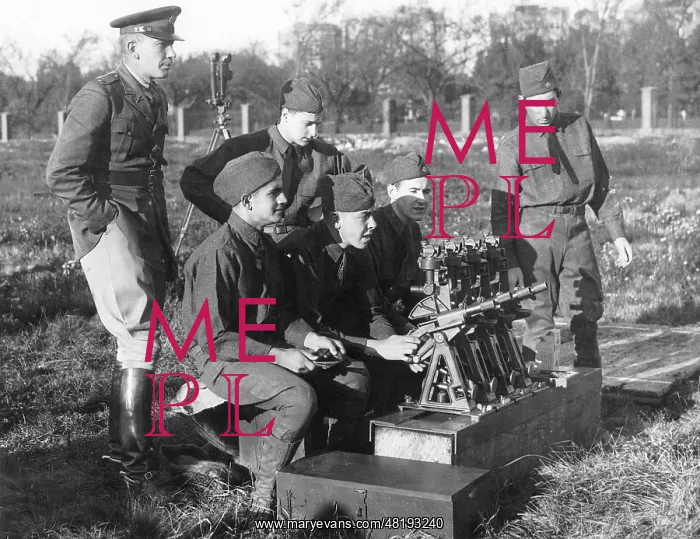 : American artillerymen during a training, 1934 : American artillerymen during a training, 1934