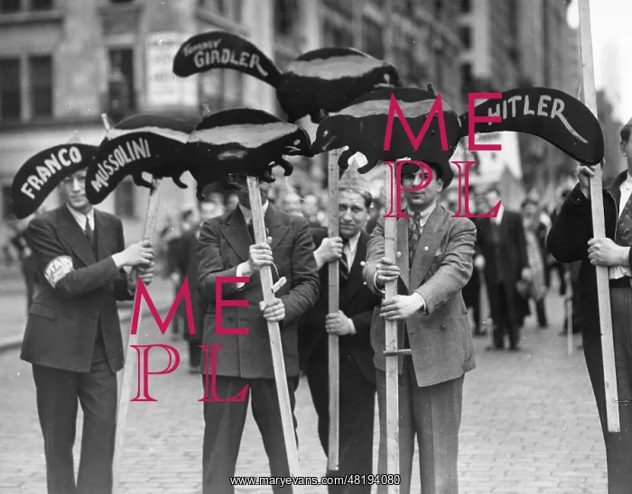 : American demonstrators on May Day, 1939 : American demonstrators on May Day, 1939